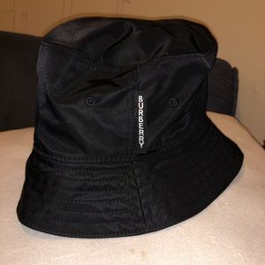 BURBERRY BUCKET HAT AUTHENTIC